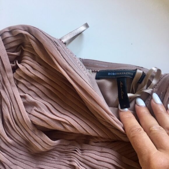 BCBG MaxAzria (WORN ONCE) Malinda blush colored, body con, ruched, size 0 dress - Picture 4 of 12